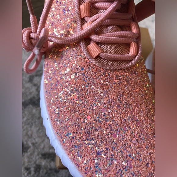 🆕 Women’s Forever by Forever Link Sneakers - Picture 10 of 11